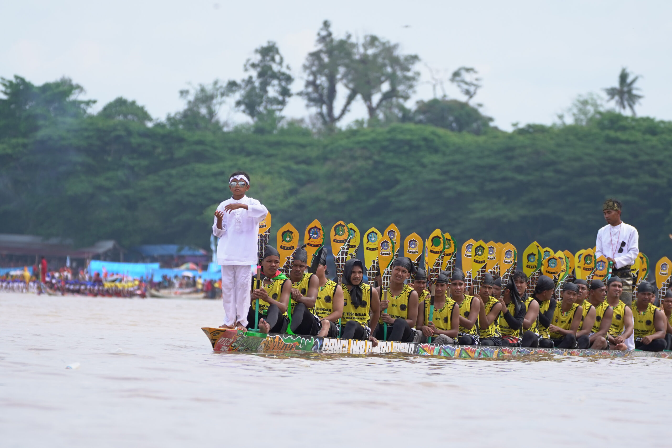インドネシアの伝統的なボートレース パチュ・ジャルール